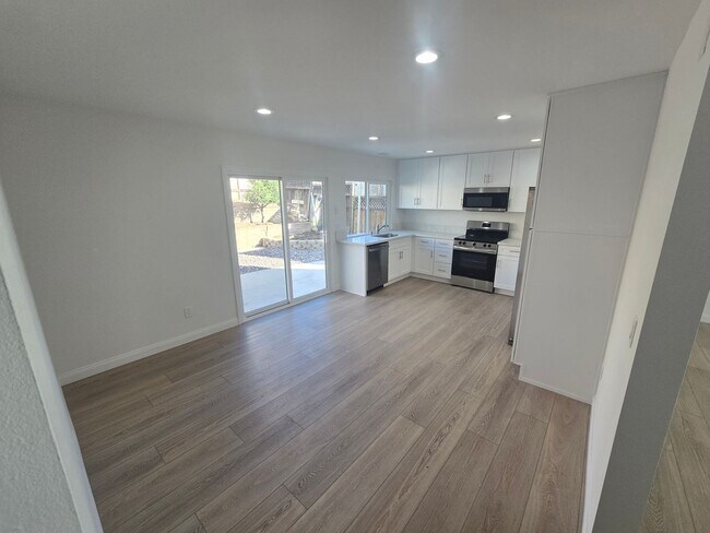 Building Photo - 4 Bedroom, 3 Bath 2-Story Completely Remodeled Home Near MCAS Miramar