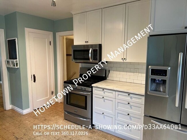 Building Photo - 912 Carlyon Ave SE