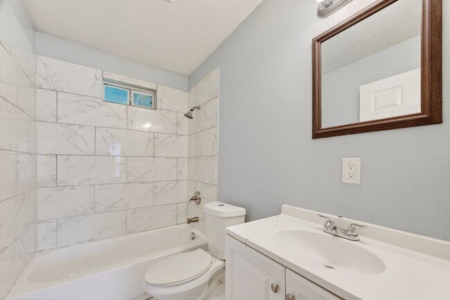 Building Photo - 3031 Groton Dr