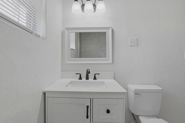 Building Photo - 321 SE 67th St