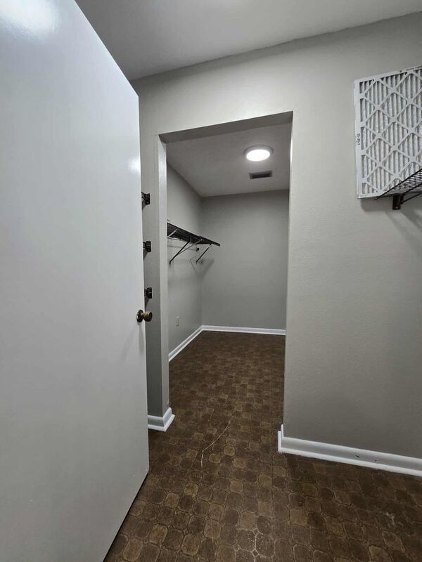 Building Photo - 4604 Dillwyn Dr
