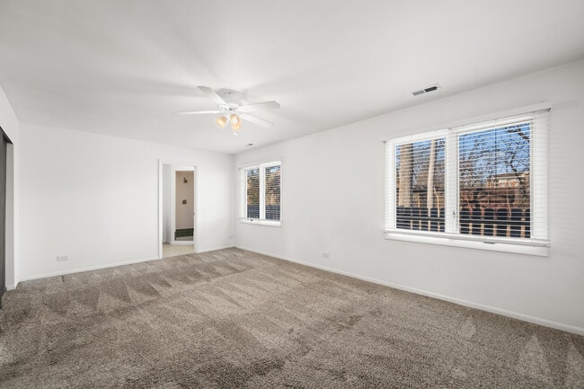 Building Photo - 523 Elm St