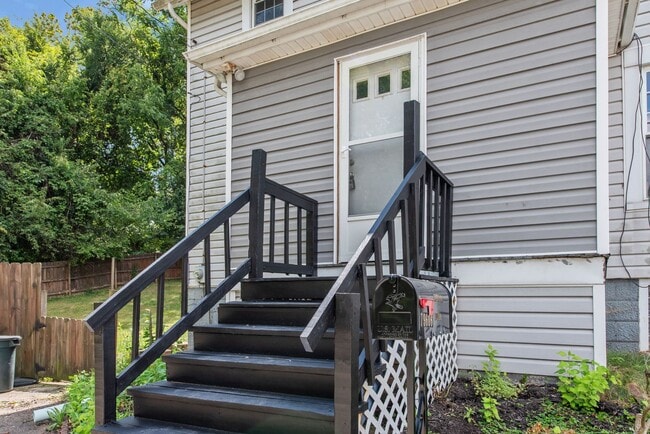 Building Photo - Stunning 2 Bedroom home in Greensburg avai...