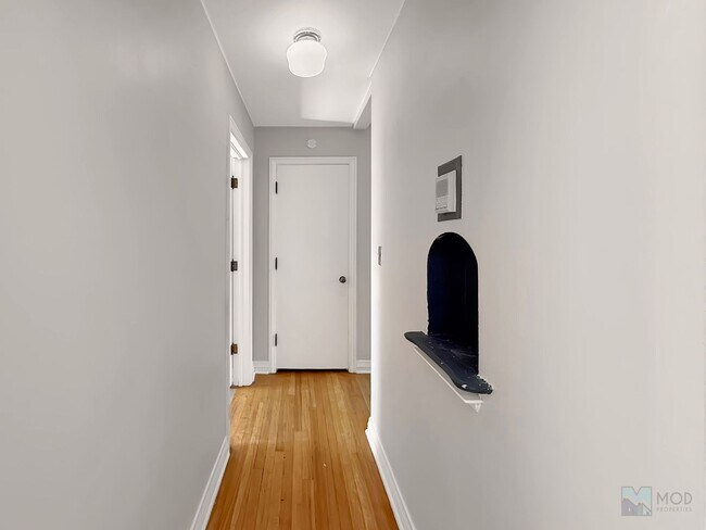 Building Photo - $0 DEPOSIT OPTION. CHARMING VINTAGE 1 BEDR...