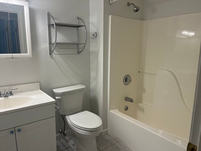 Building Photo - 205 Chapin St