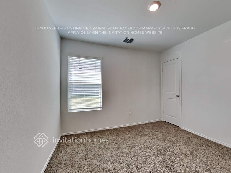 Building Photo - 3215 Crestone Dr