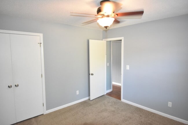 Building Photo - Beautiful 3 Bedroom and 2 Bath Home (No Pets)