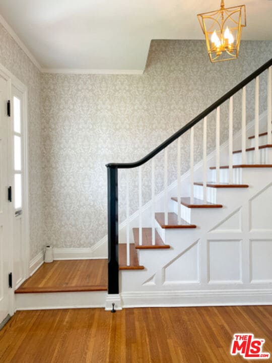 Building Photo - 934 S Dunsmuir Ave