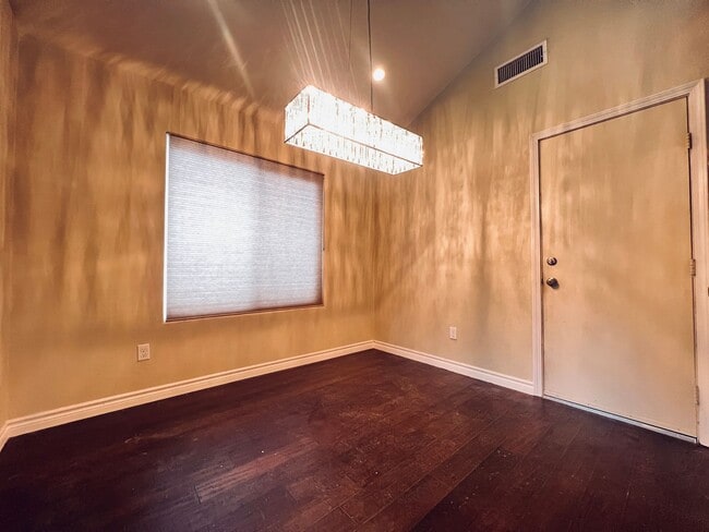 Building Photo - El Cajon Two-Story 4 Bedroom 2 Bath Large Yard
