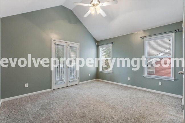 Building Photo - 1250 Island Pl E