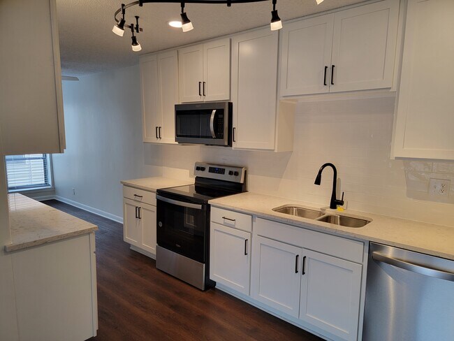 Kitchen - 6578 Poplar Woods Cir S