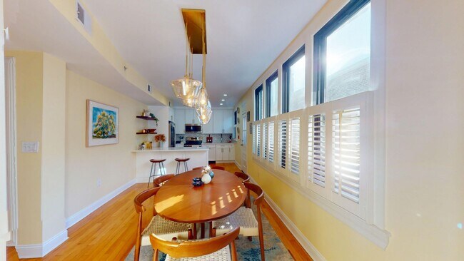 Building Photo - Top Floor Fully Furnished 1,000 Square Foot One Bedroom Plus Den in Kalorama