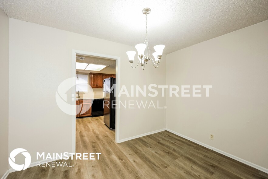 Building Photo - 2755 Knoll Tree St