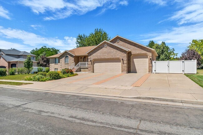 Building Photo - Spacious 5 Bed Kaysville Home with 3-Car Garage