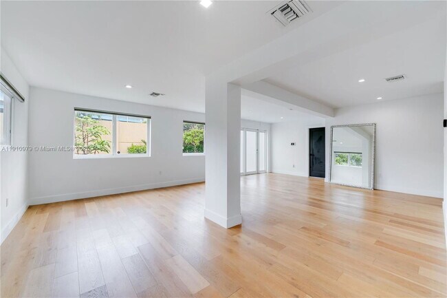 Building Photo - 4301 NW 6th Ave