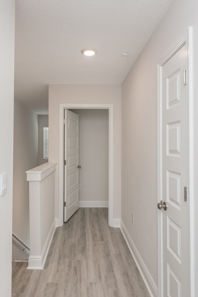 Building Photo - 8706 Meadow Flower Ln