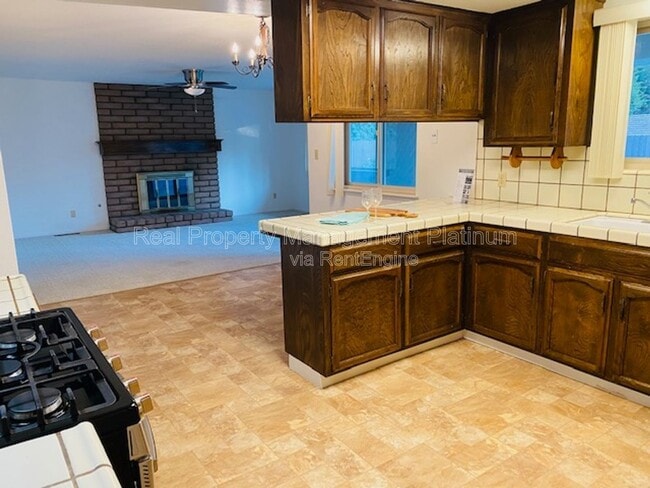 Building Photo - 1055 W Fremont Ave