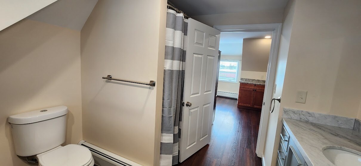 Bathroom - 142 College Ave