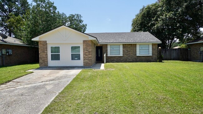 Primary Photo - 105 Foxbriar St