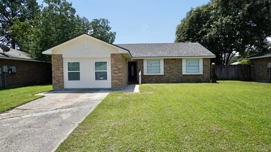 Building Photo - 105 Foxbriar St