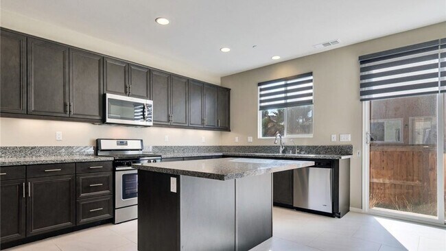 Building Photo - 4959 Camarillo Ln