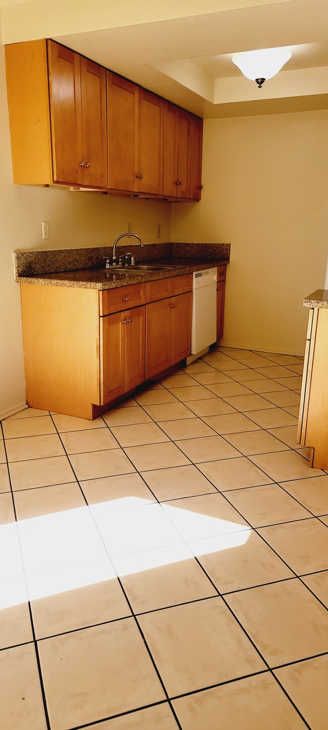 Building Photo - 1445 W 227th St