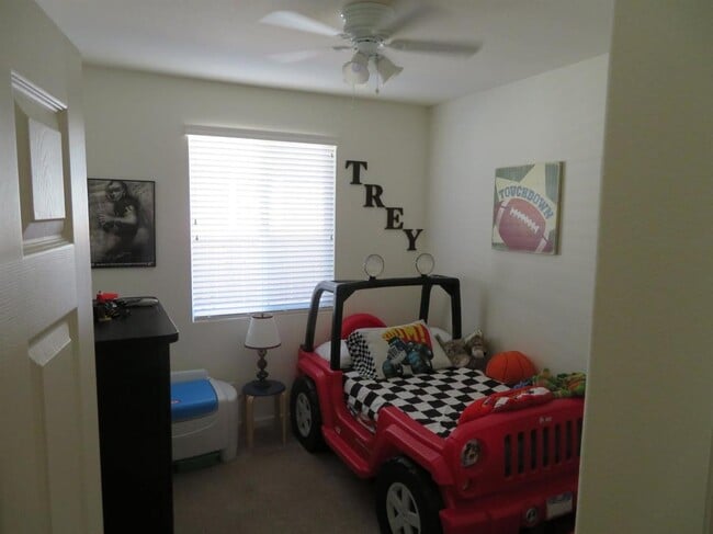 Building Photo - BRIGHT AND CLEAN 3 BED, 2 BATH, 1 STORY HOME IN ELK GROVE