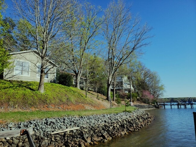 Building Photo - Enjoy Lakefront Luxury Year Round! $250 Off First Full Month's Rent!