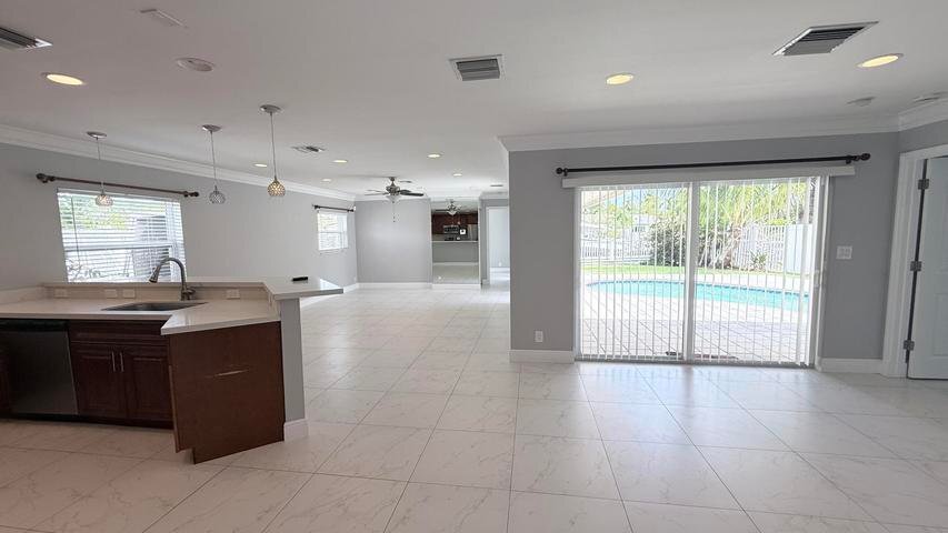 Building Photo - 1110 SE 9th Ave