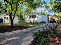 Building Photo - 1102 Greenbriar Cir