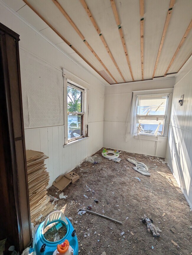 Building Photo - 422 S Louisa St