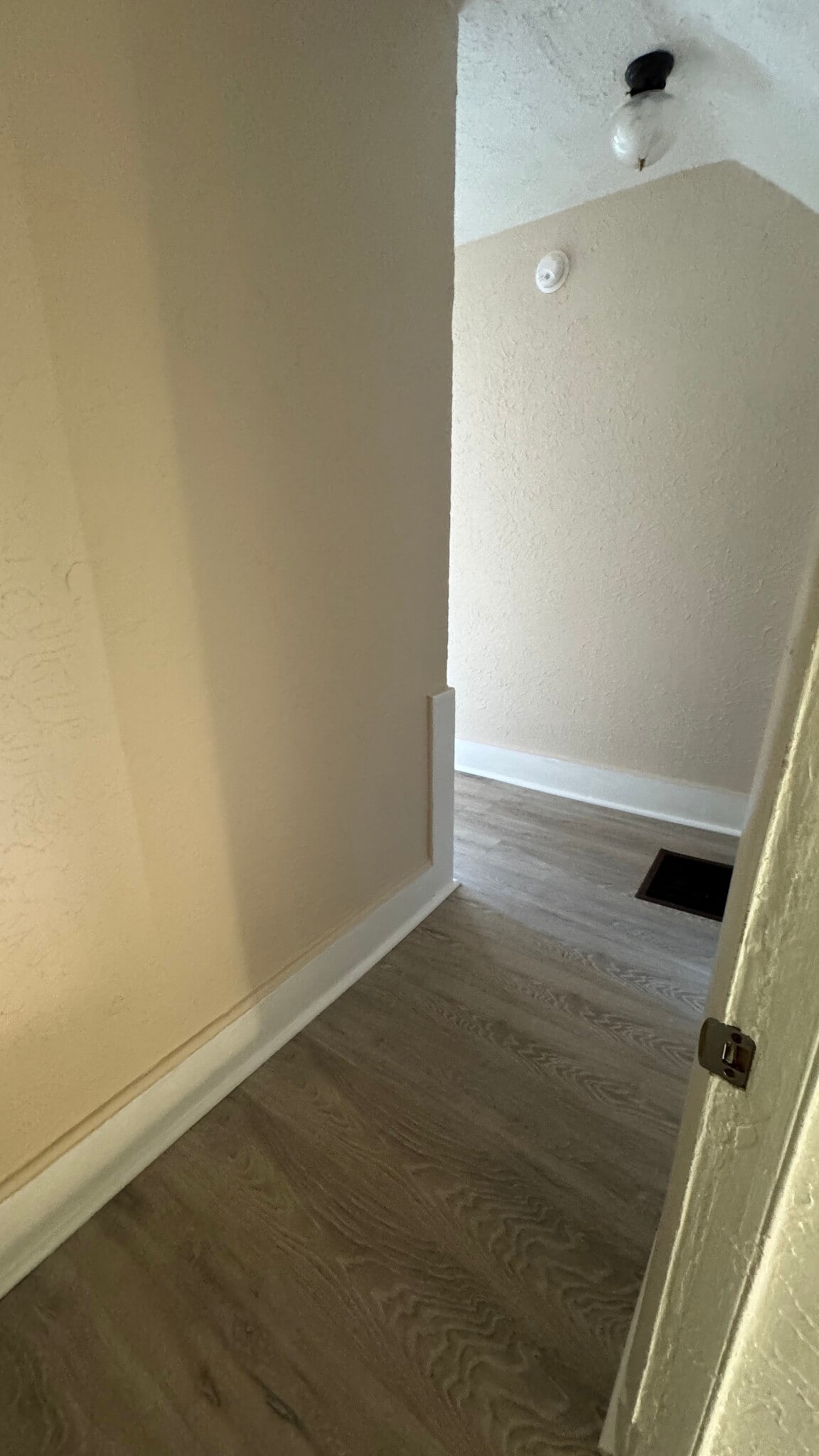 hallway - 921 S 14th St