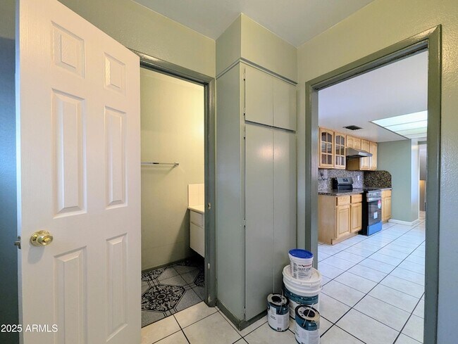 Building Photo - 4019 W San Miguel Ave