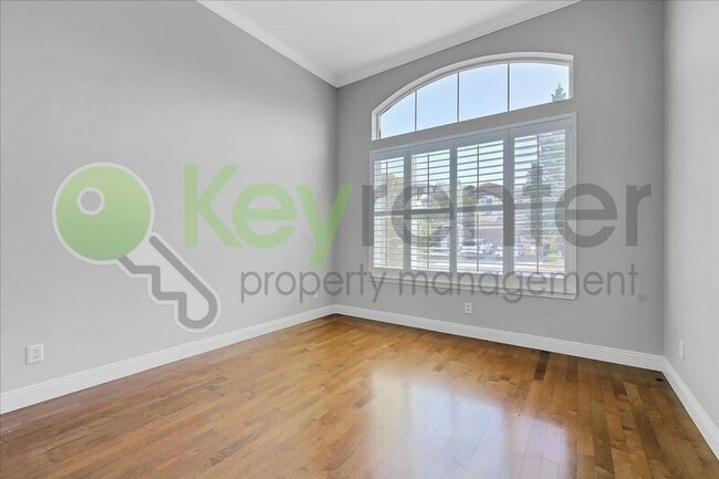 Building Photo - 6820 Cherry Ridge Cir