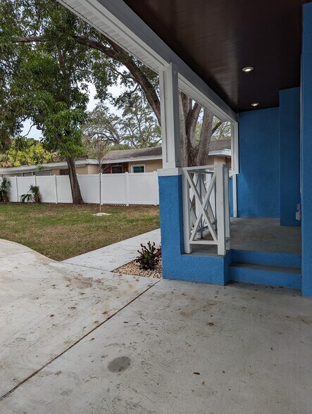 Building Photo - 2010 Seminole Blvd S