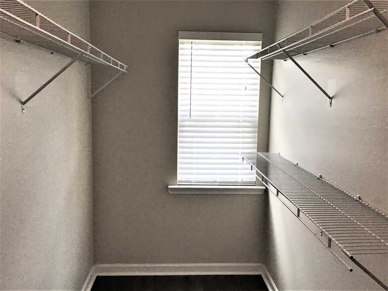 Building Photo - 108 Crooked Oaks Dr