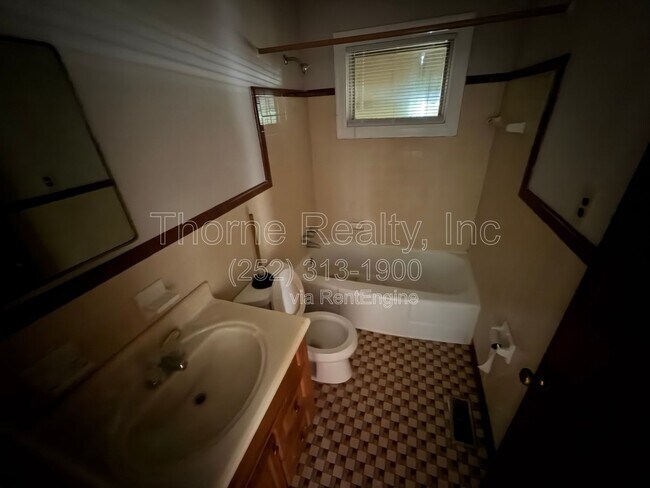 Building Photo - 1425 Hargrove St
