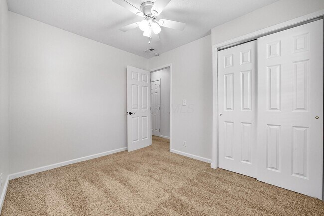 Building Photo - 455 Lakeview Dr