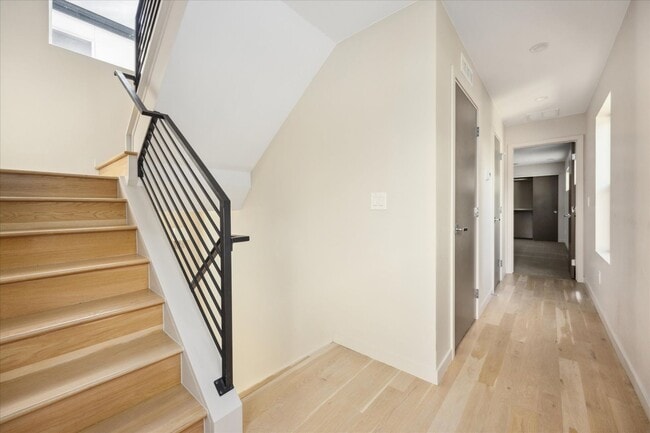 Building Photo - Upscale rear unit in the heart of Denver!