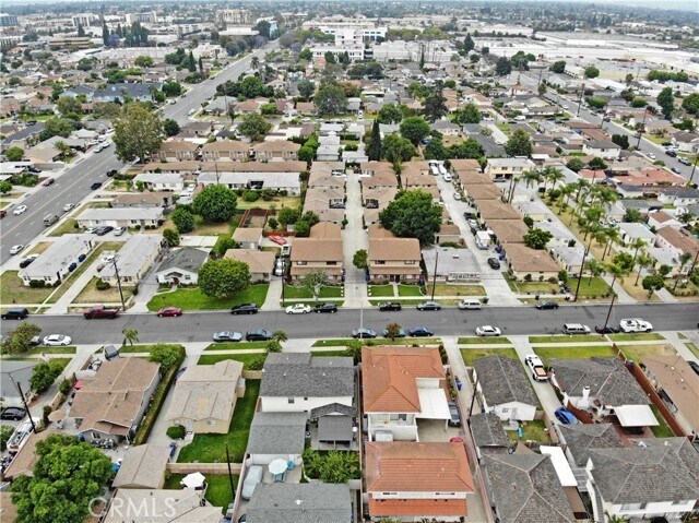 Building Photo - 8520 Fontana St