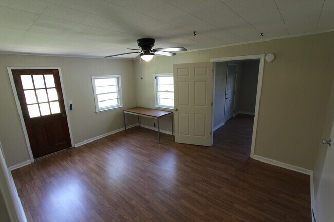 Building Photo - 3915 Foster Dr