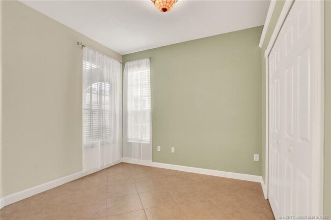 Building Photo - 3701 NW Willow Creek Dr