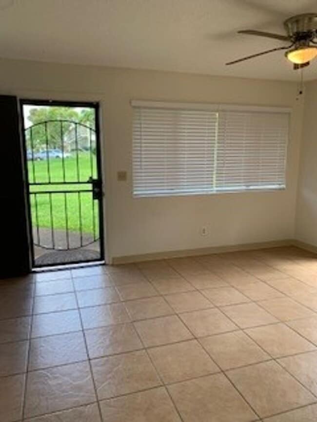 Building Photo - Hidden Valley Estates - 2 bdrm / 1 bath / 2 parking