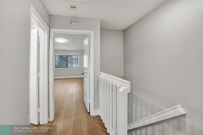 Building Photo - 4903 SW 31st Terrace