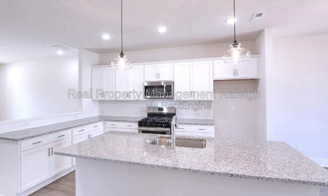 Building Photo - 802 Laurel Gate Dr