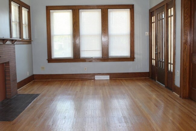 Building Photo - 439 7th St