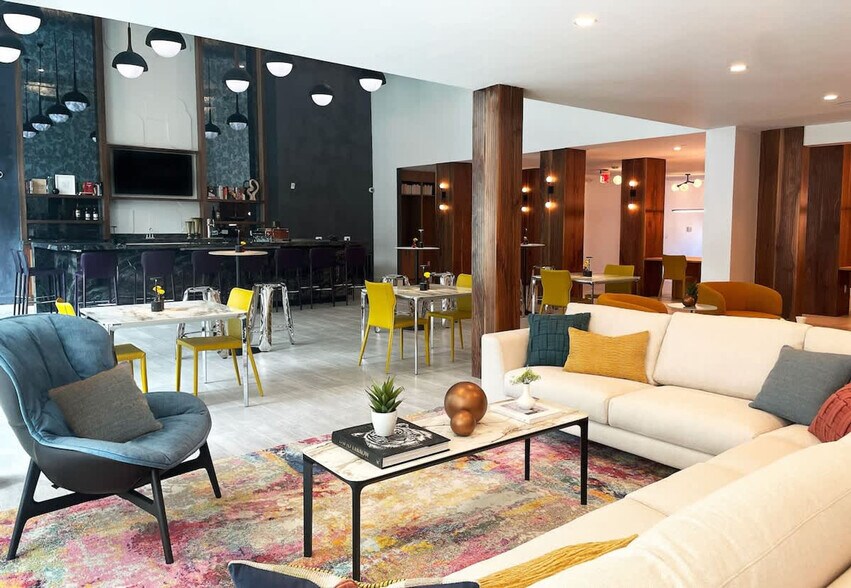 Building Photo - 1112 Columbus St