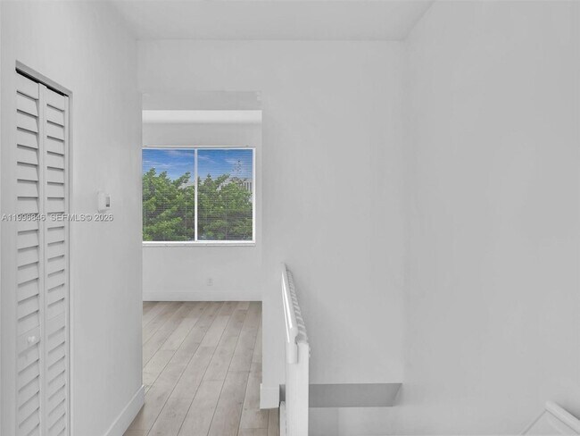 Building Photo - 8 Key W Ct