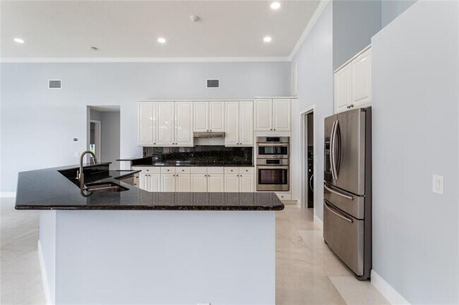 Building Photo - 15683 Cypress Park Dr