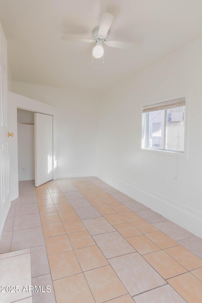 Building Photo - 2032 W Adams St